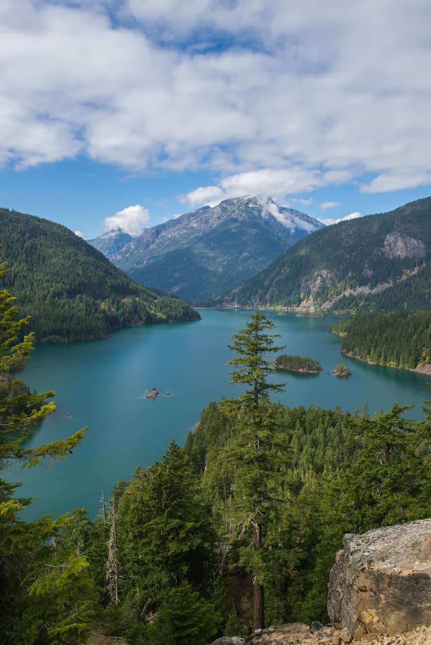 diablo lake in between mountains